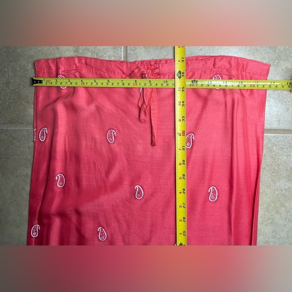 Ombré Red Paisley Skirt | Small - Picture 7 of 7